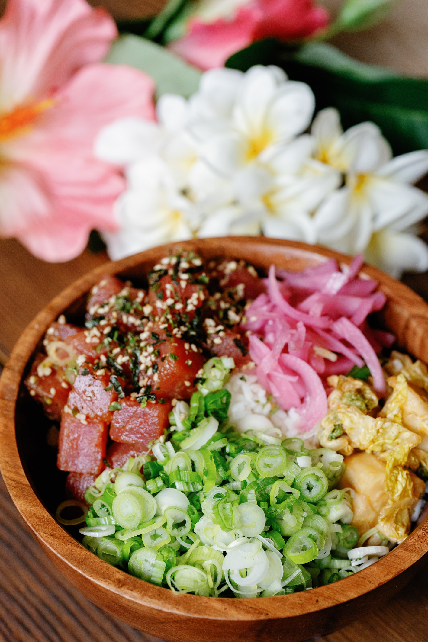 A vibrant poke bowl